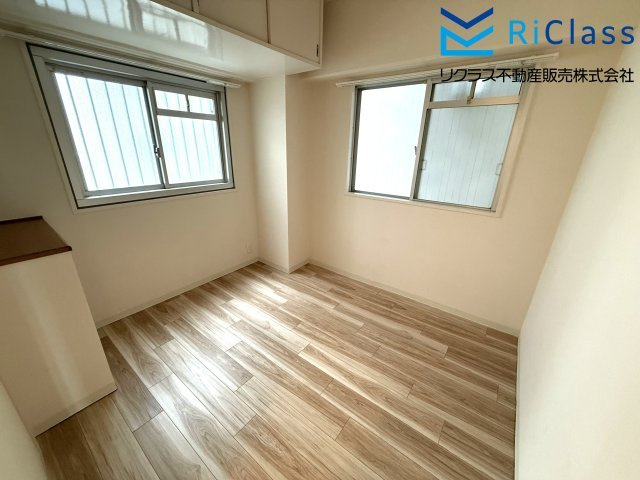 甲南第11兵庫コーポラスの洋室|個人の部屋や寝室として使える洋室です