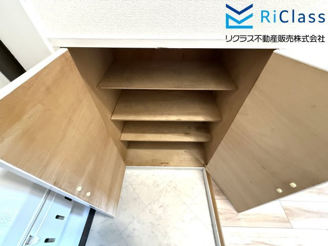 甲南第11兵庫コーポラスの玄関|収納もある玄関です