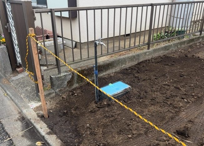 【設備】 | 敷地内には、散水栓や立水栓があります。水道水を直接利用できるため、水を運ぶ手間を省くことが出来ます。大量の水を必要とする洗車作業や清掃などに役立ちます。その他設備とあわせて、現地でご確認ください。