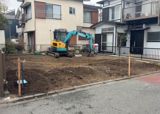 【外観】 | 現在は更地となっています。現地をご見学に行く際は、道路の幅や周辺の交通量、施設などをご確認頂くことをおすすめします！ある程度イメージをつけたいという場合は、同売主の施工事例や完成パースもお見せします。