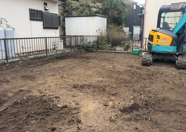 【庭】 | 庭のある家に住むことのメリットとして、子どもたちの遊び場を確保できること、ガーデニングや家庭菜園を楽しめること、明るさを確保できることがあります。また、配置を工夫することでプライバシーが確保できます。