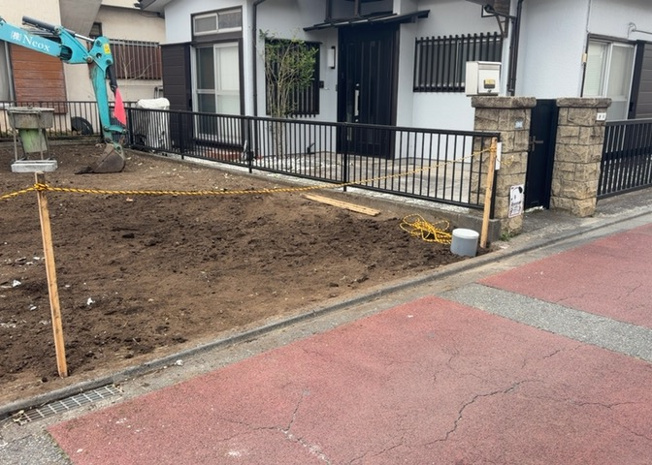 【玄関】 | 玄関ポーチにおいて最も重視すべきと言っても良いのが広さです。適切な広さの玄関ポーチでないと外見的なバランスは崩れてしまいますし、何より使いにくくなってしまいますので、現地で実際に下見をしてみましょう！