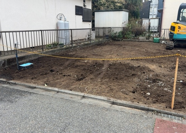 【駐車場】 | 駐車場と明記されていても、最小スペースでつくられた駐車場だと大型車は駐車できなかったり、出入りしにくくなったりする可能性があります。お車のサイズと購入したい物件の駐車場のサイズを現地で確認しましょう。