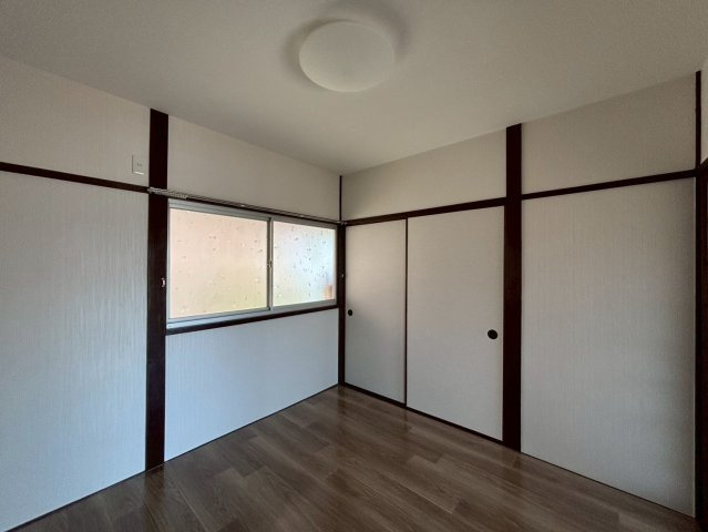 サバイブの洋室