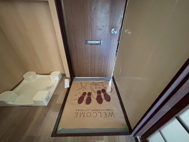 サバイブの玄関