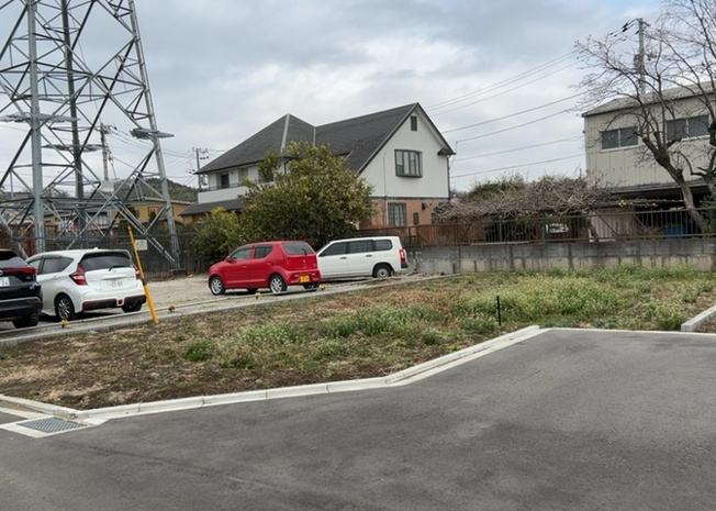 【外観】 | 物件の詳細については、現地を見てわかること以外に、役所や法務局などで調べないとわからないことがあります。そのため、現地に行く場合は、もしこの物件を買ったらどのような生活ができるかをイメージしましょう。