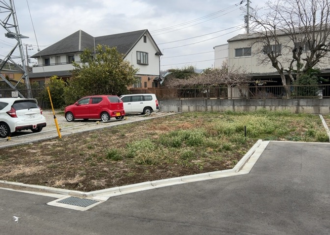 【外観】 | 家を建てる前提で土地を探している場合、地盤の丈夫さは譲れない条件の一つです。地盤が脆弱だと追加工事が必要となります。また、過去に地盤沈下や液状化現象を起こした土地は、できるだけ避けた方がいいでしょう。