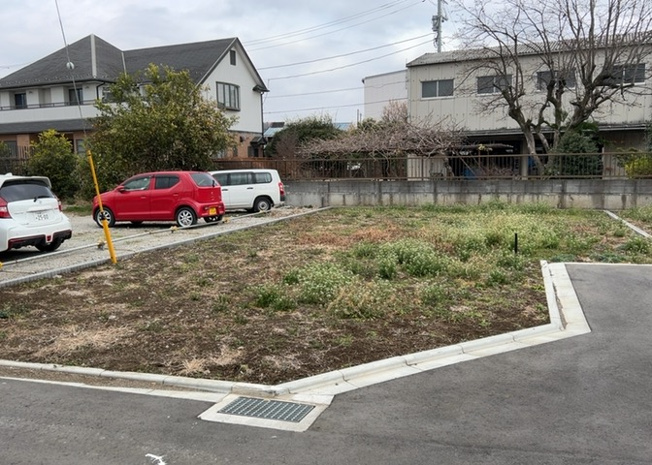 【外観】 | 人が暮らすうえで日光は大切な要素となります。日当たりの良さは譲れないポイントですね。併せて近くに大きな建築物の建築予定がないか、あるいはそれが可能な土地が近くにないか事前に確認することもお勧めします。