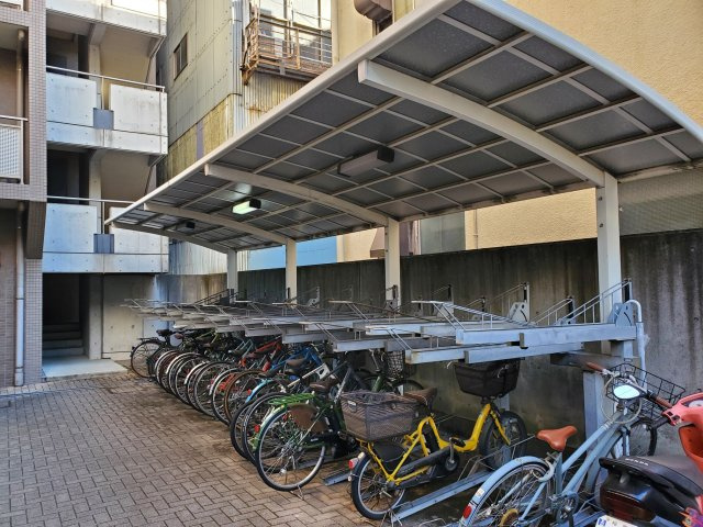 岡部ドエル五番館の駐車場|車をお持ちの方に嬉しい駐車場付きの物件です
