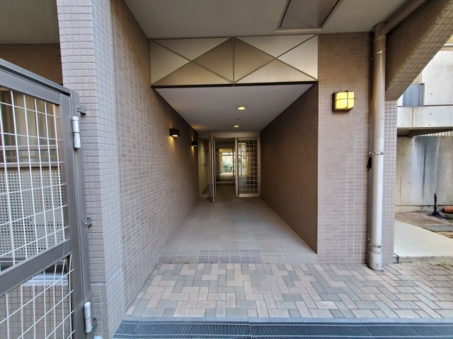 岡部ドエル五番館のエントランス|エントランスです