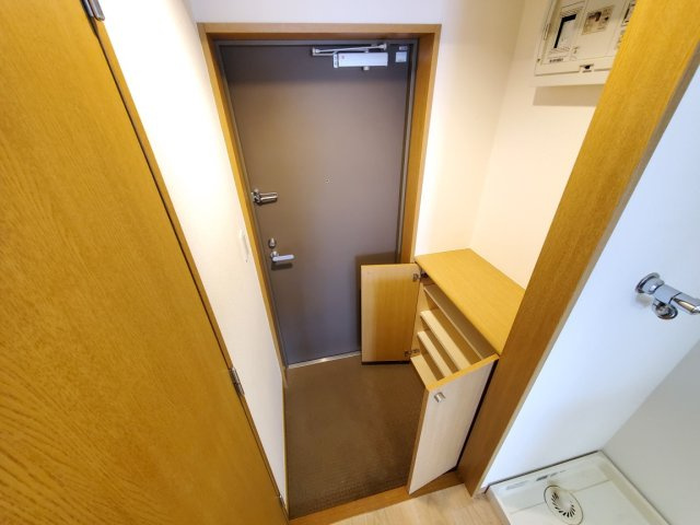 岡部ドエル五番館の玄関|ゆったりとした玄関です