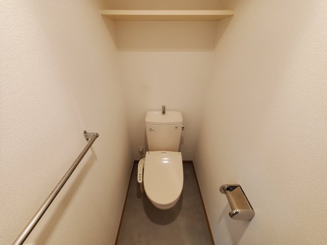 岡部ドエル五番館のトイレ|落ち着いたトイレです
