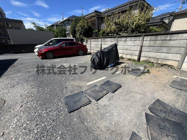 小金井市前原町３丁目の賃貸マンションの駐車場