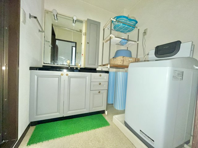 サンコーポ佐鳴台　中央区佐鳴台一丁目の洗面所|ゆったりとスペースのある洗面所です。