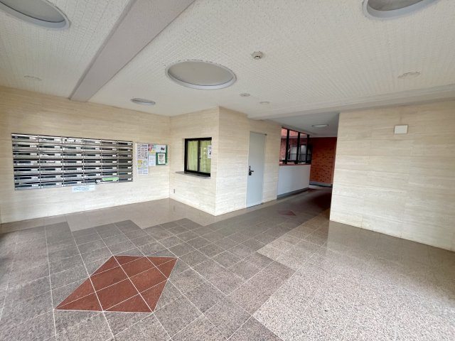 サンコーポ佐鳴台　中央区佐鳴台一丁目のエントランス|広さのあるエントランスです。