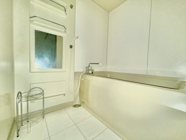 サンコーポ佐鳴台　中央区佐鳴台一丁目の浴室|ゆとりのある浴槽で1日の疲れを癒せます。