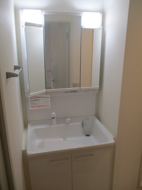 グレイスの洗面所|忙しい朝に嬉しい三面鏡付シャンプードレッサー