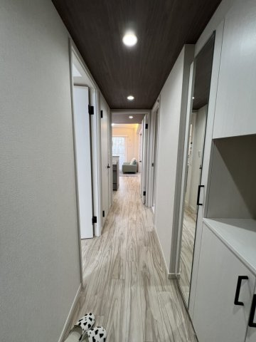 玄関から室内を見た廊下です！