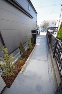 【エントランス】 | 【仲介手数料無料！！】府中市若松町3丁目　新築戸建て（全3棟）2号棟　5990万円