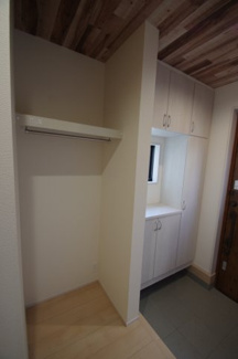 【収納】 | 【仲介手数料無料！！】府中市若松町3丁目　新築戸建て（全3棟）2号棟　5990万円 | 玄関収納