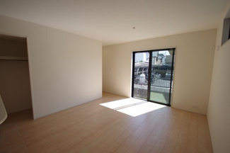 【居間・リビング】 | 【仲介手数料無料！！】府中市若松町3丁目　新築戸建て（全3棟）2号棟　5990万円