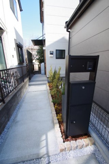 【エントランス】 | 【仲介手数料無料！！】府中市若松町3丁目　新築戸建て（全3棟）2号棟　5990万円