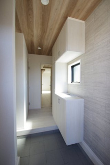 【玄関】 | 【仲介手数料無料！！】府中市若松町3丁目　新築戸建て（全3棟）3号棟　6390万円