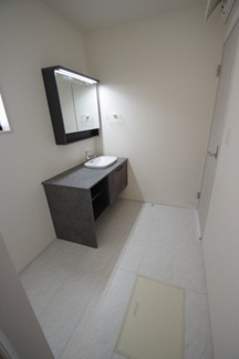 【脱衣所】 | 【仲介手数料無料！！】府中市若松町3丁目　新築戸建て（全3棟）3号棟　6390万円 | 洗面所