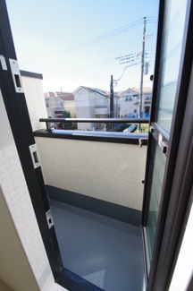 【バルコニー】 | 【仲介手数料無料！！】府中市若松町3丁目　新築戸建て（全3棟）3号棟　6390万円