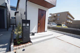 【エントランス】 | 【仲介手数料無料！！】府中市若松町3丁目　新築戸建て（全3棟）3号棟　6390万円