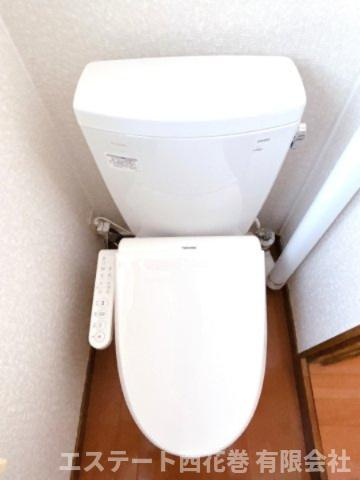 桜井住宅のトイレ|洗浄機能付き暖房便座