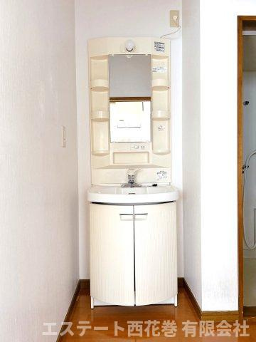 桜井住宅の独立洗面台