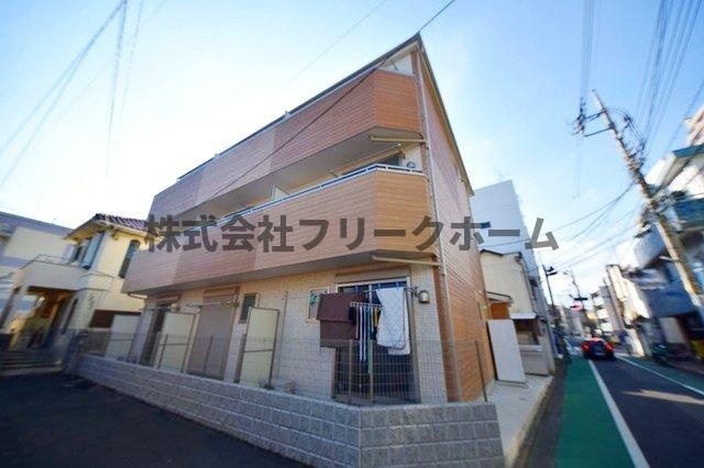 三鷹市下連雀４丁目のアパートの外観