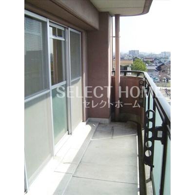 【バルコニー】 | マンションリバーストーン | バルコニーからの眺めを楽しみながら食事をしませんか