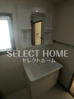 【独立洗面台】 | マンションリバーストーン | 独立洗面台、小物を置くことができて便利です