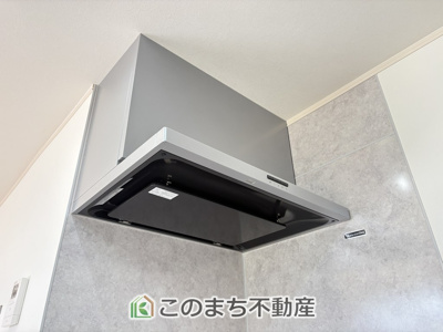 【キッチン】 | 小山市羽川再生住宅　１ | シンプルでお手入れも簡単なレンジフード☆