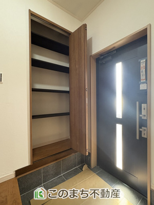 【玄関】 | 小山市羽川再生住宅　１ | 高収納シューズボックス☆たくさんの靴もスッキリ収納出来ます☆