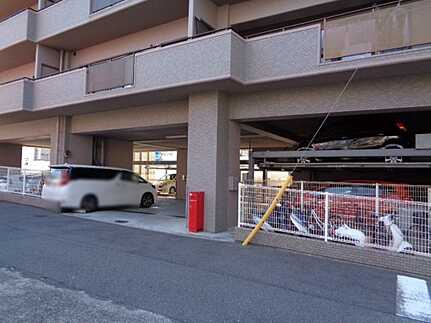 ランドコア呉本通の駐車場