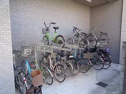 ランドコア呉本通の駐輪場