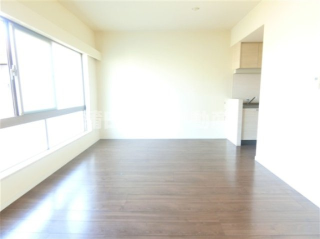 ミストラルコート(MISTRAL　COURT)の居間・リビング|洋室10.4帖　