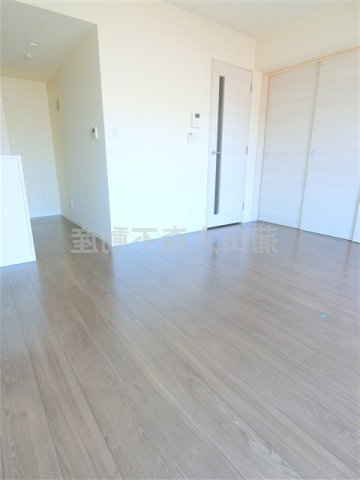 ミストラルコート(MISTRAL　COURT)の居間・リビング