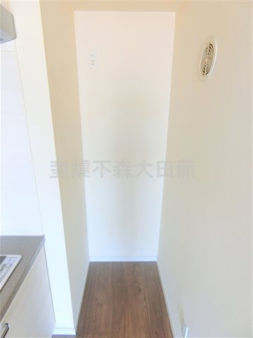 ミストラルコート(MISTRAL　COURT)のキッチン|冷蔵庫置場