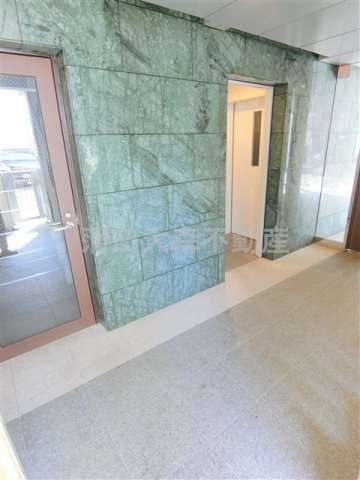 ミストラルコート(MISTRAL　COURT)のエントランス