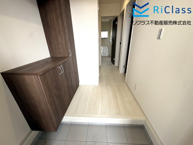 新築戸建　神戸市北区筑紫が丘１丁目8の玄関|収納もある玄関です