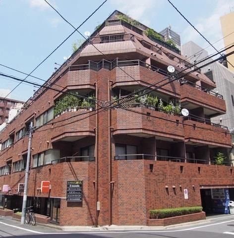 ロイヤルハイツ新宿御苑の外観