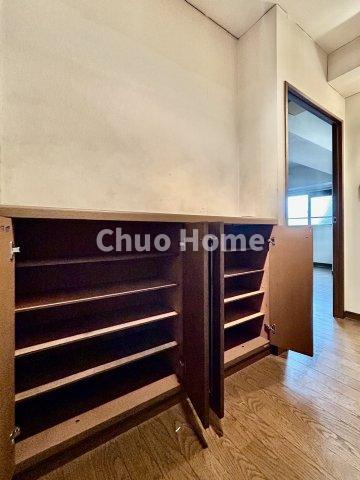 信開ダイナスティ千住の玄関|【玄関】玄関にはシューズクローゼットを設置しておりますのでいつでもスッキリりとした空間を保てます。玄関周りを清潔に使うのはとても大事なことですよね。