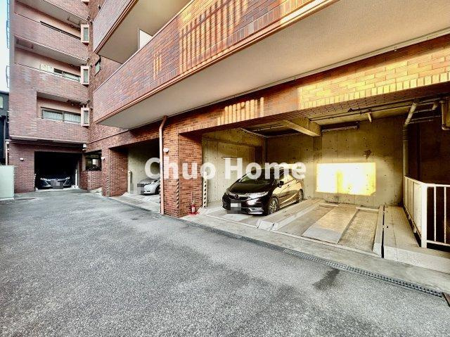 信開ダイナスティ千住の駐車場|【敷地内駐車場】最新の空き状況や費用などの詳細は担当スタッフまでお問い合わせください。