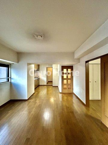 信開ダイナスティ千住の居間・リビング|【居間・リビング】「ＬＤＫは家族団らんをデザイン」広いＬＤＫでは家族が集まり一緒の時間を過ごせる工夫がされております。何気ない一日の当たり前のひとコマがいつか一生の宝物になります