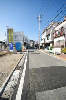 【前面道路含む現地写真】 | 令和７年11月30日撮影　建築中