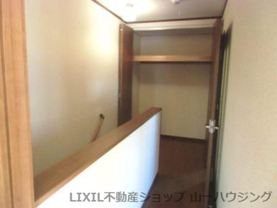 【収納】 | 小川テラスハウス | 階段上、２Ｆ廊下部分の収納１